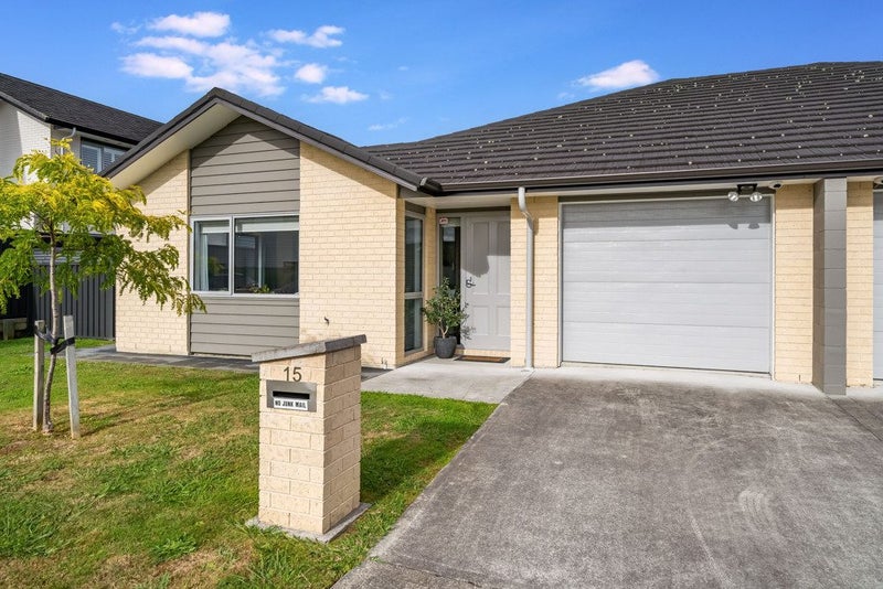 15 Chalfont Road, Silverstream, Upper Hutt - Carousel 1