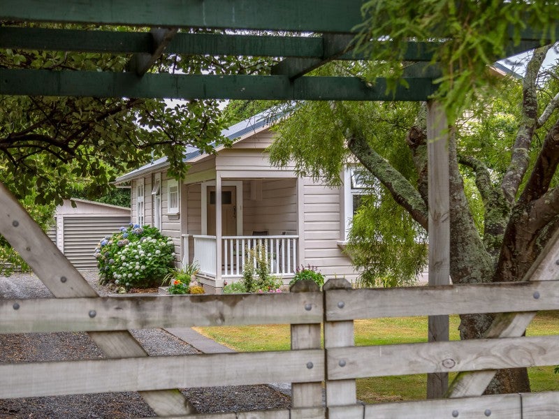 30 Bell Street, Featherston - Carousel 1