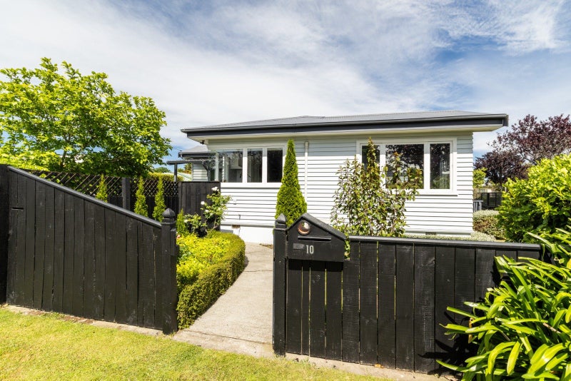 10 Plassey Street, Havelock North, Havelock North - Carousel 1