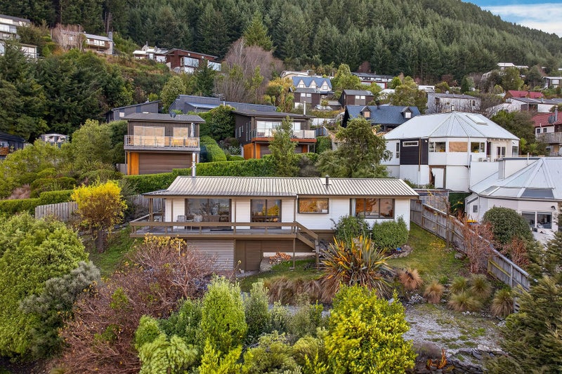 1 O'Learys Paddock, Fernhill, Queenstown - Carousel 1