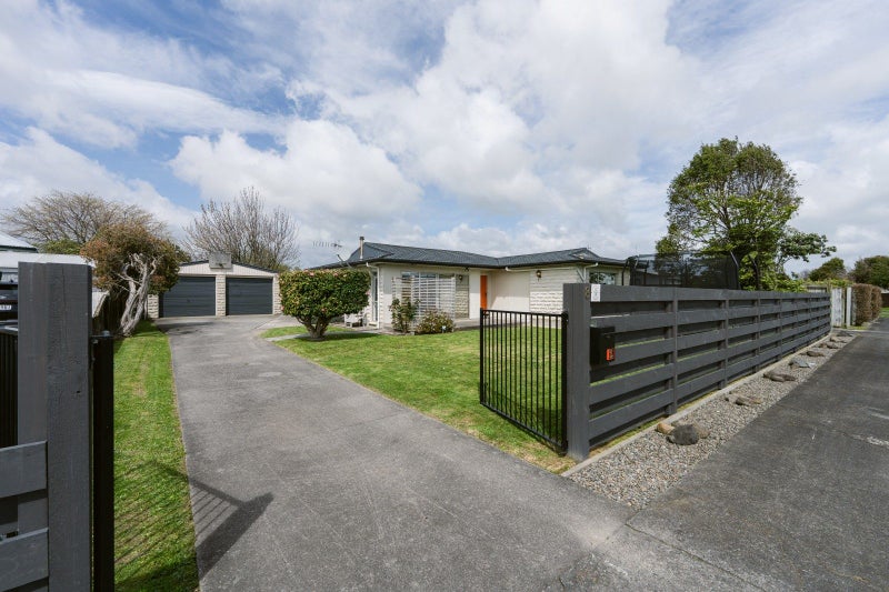 8 Chelmarsh Place, Highbury, Palmerston North - Carousel 1