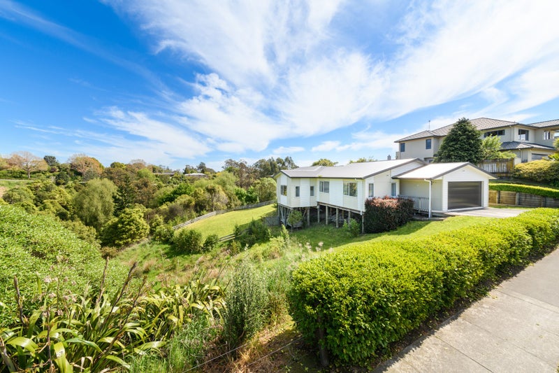 34 Ruapehu Drive, Fitzherbert, Palmerston North - Carousel 1