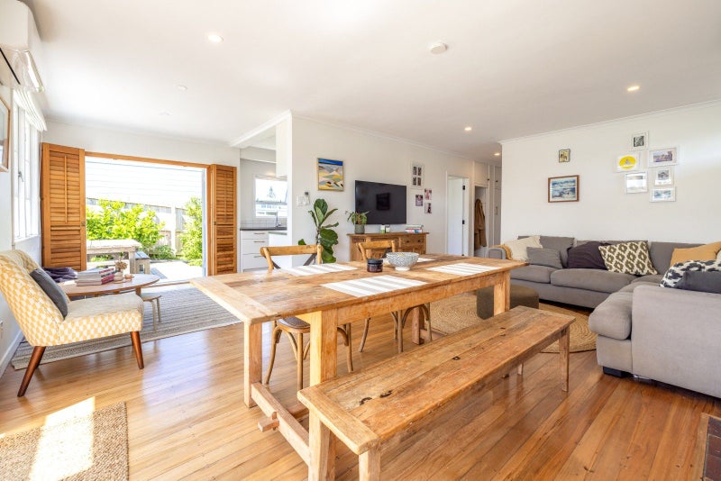 6 Alison Road, Surfdale, Waiheke Island - Carousel 2