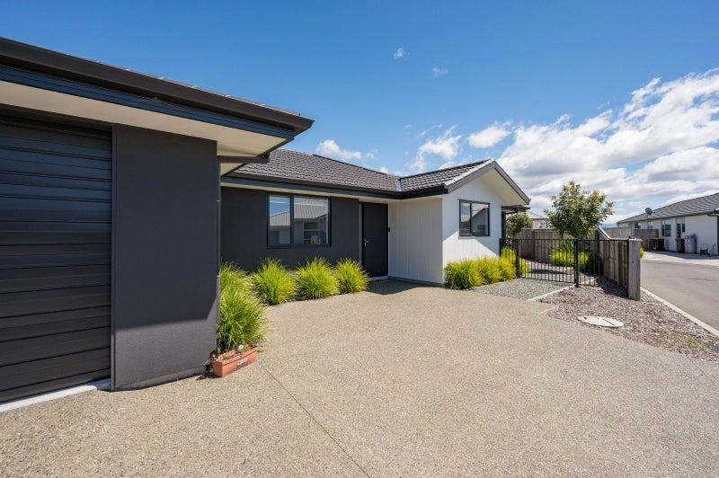 14 Woodley Road, Richmond, Richmond - Carousel 1