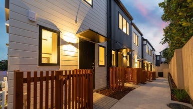 7/7 Brookfield Road, Te Atatu Peninsula, Auckland - Carousel 1