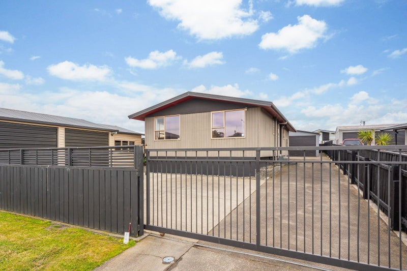 64 Hinau Street, Castlecliff, Whanganui - Carousel 1