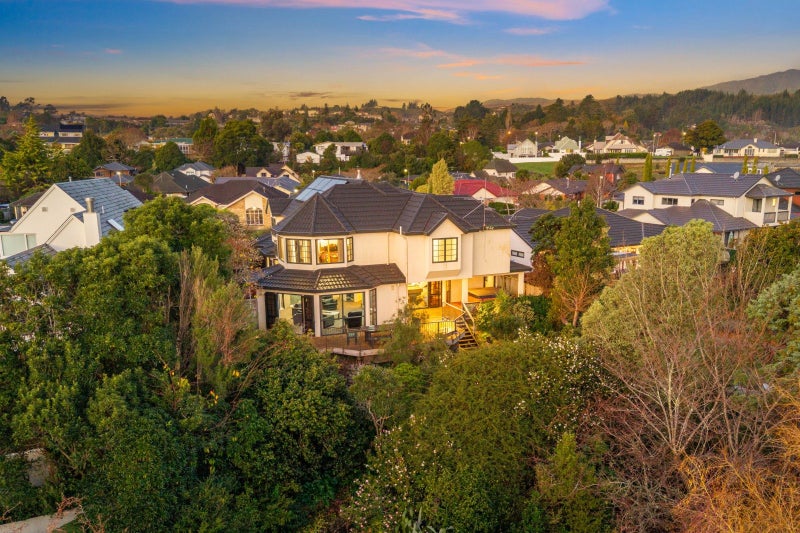 29 Clearwater Terrace, Brown Owl, Upper Hutt, Wellington - Carousel 1