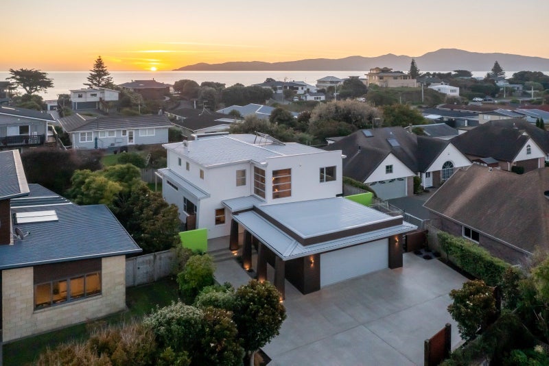 21 Metzenthin Close, Raumati South, Paraparaumu - Carousel 1
