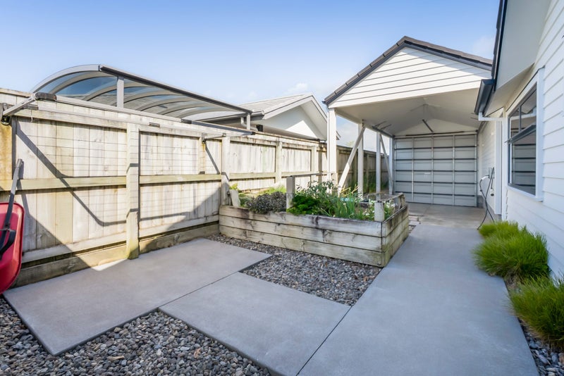 6 Pebble Beach Court, Waiwhakaiho, New Plymouth - Carousel 50