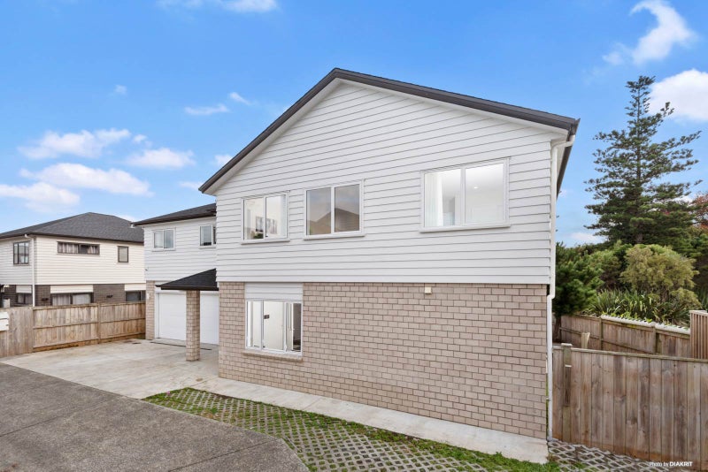 41 Bordeaux Parade, Te Atatu South, Auckland - Carousel 2