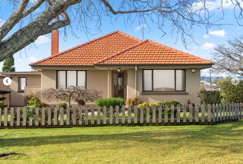2 Pemberton Crescent, Greerton, Tauranga, Bay Of Plenty - Carousel 1