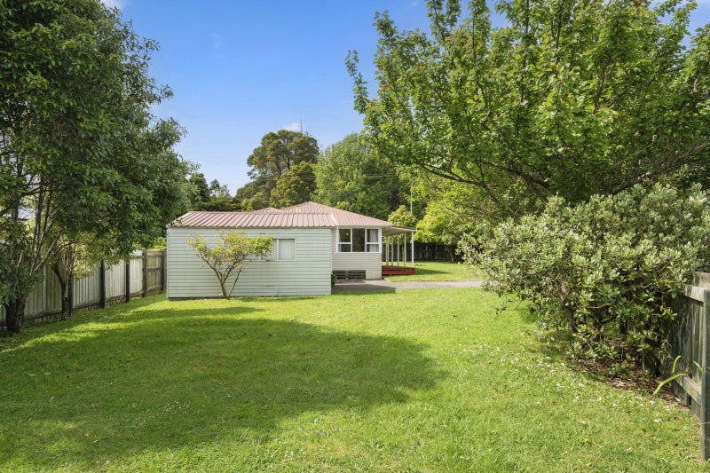 1 McIntyre Avenue, Whakarewarewa, Rotorua - Carousel 17