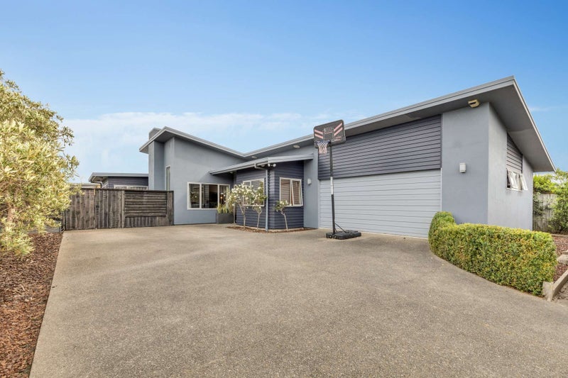 5 Chestnut Close, Kelvin Grove, Palmerston North - Carousel 1