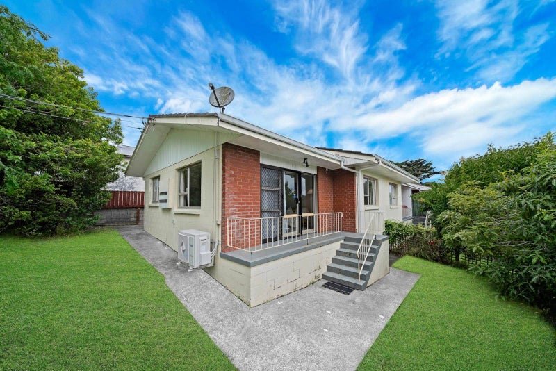 1/68 West Coast Road, Glen Eden, Auckland - Carousel 1