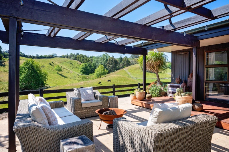 6 Nilgiri Road, Poraiti, Napier - Carousel 1