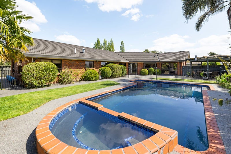 10 Harrowfield Drive, Harrowfield, Hamilton - Carousel 1