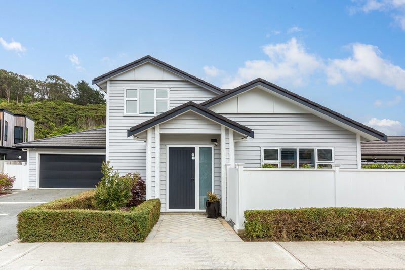 179 Navigation Drive, Whitby, Porirua - Carousel 1