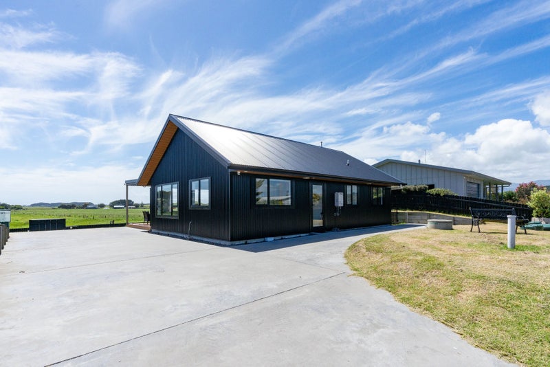 7 Sand Dune Grove, Waikawa Beach, Manakau - Carousel 1