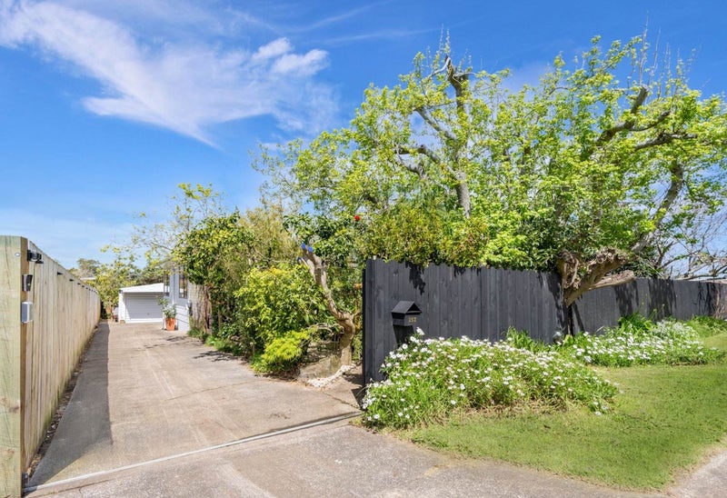 157 Gills Road, Half Moon Bay, Auckland - Carousel 2