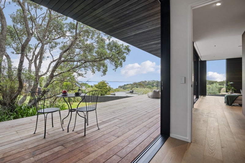 28 Pacific Parade, Surfdale, Waiheke Island - Carousel 2
