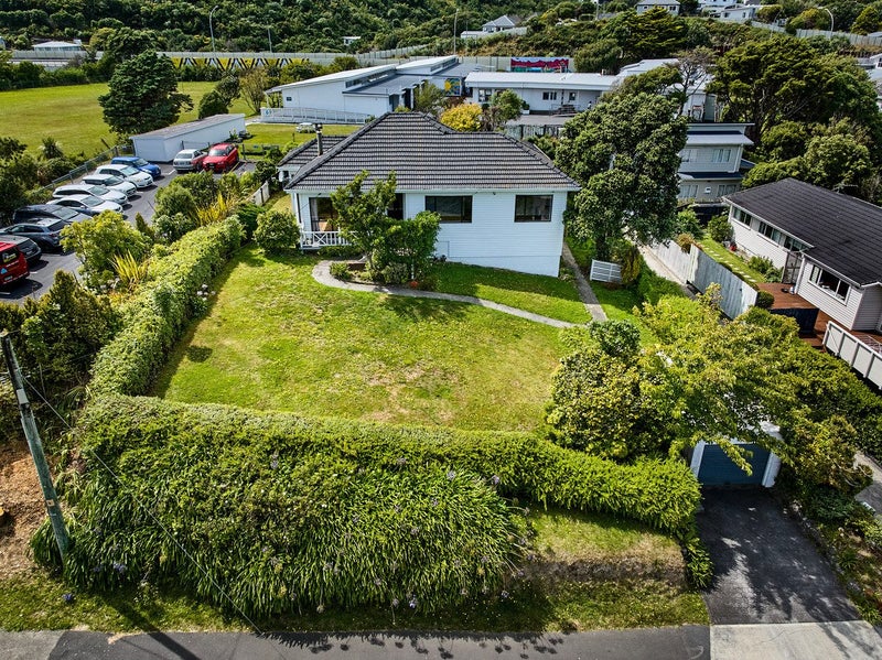 56 Ranui Terrace, Tawa, Wellington - Carousel 1