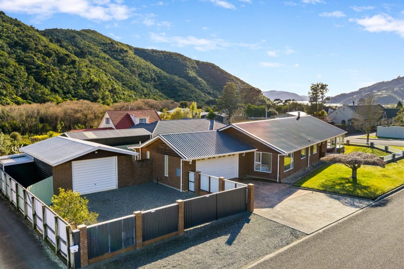 28 Ranui Street, Waikawa, Picton - Carousel 1