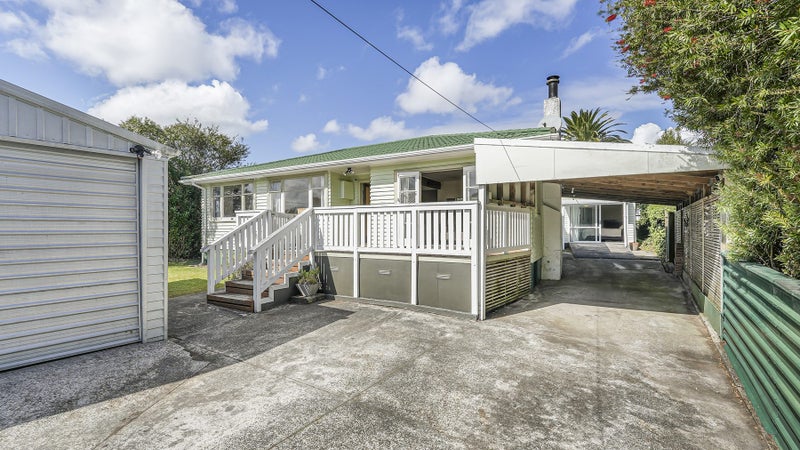 59 Sylvan Crescent, Te Atatu South, Auckland - Carousel 1