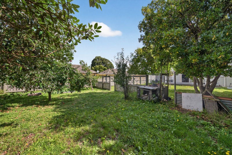 4 Renfrew Place, Highbury, Palmerston North - Carousel 24