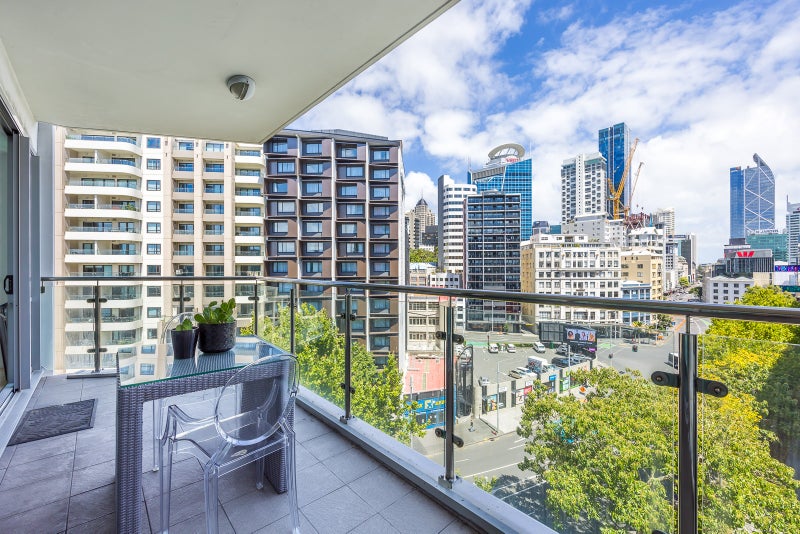 1012/30 Beach Road, Auckland Central, Auckland - Carousel 2