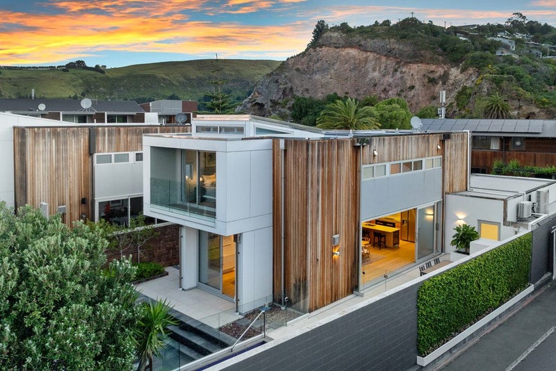 2/24 Marriner Street, Sumner, Christchurch - Carousel 1