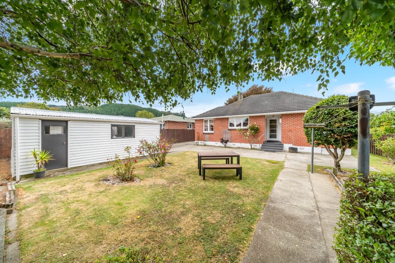 8 Kelly Grove, Elderslea, Upper Hutt - Carousel 2