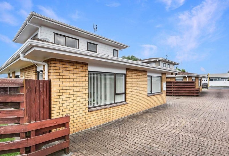 2/126 Carruth Road, Papatoetoe, Auckland - Carousel 1