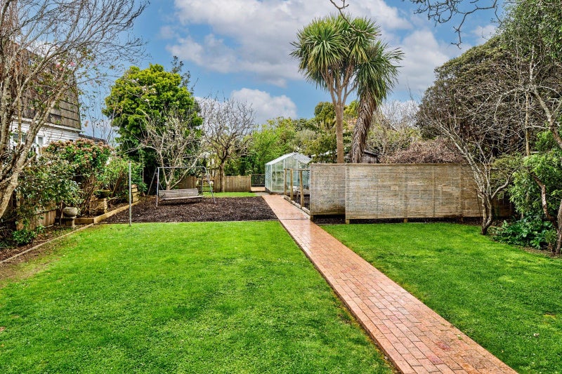 20 Bloomfield Terrace, Hutt Central, Lower Hutt - Carousel 2