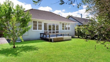 1B Bellgrove Place, Avondale, Auckland - Carousel 1