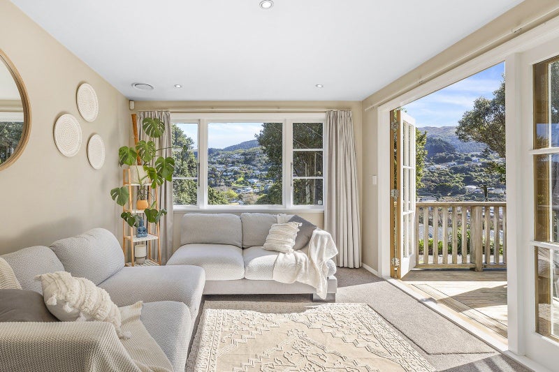 10 Handyside Street, Tawa, Wellington - Carousel 2