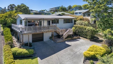28 Gilshennan Valley, Red Beach, Red Beach - Carousel 1