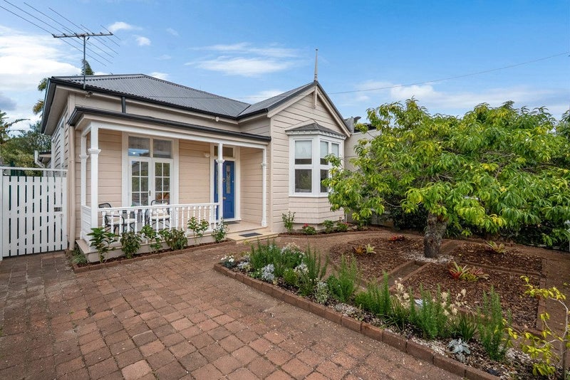 24 Anne Street, Devonport, Auckland - Carousel 1