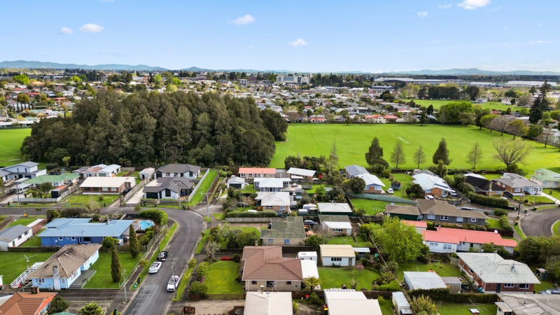 49 Fenwick Crescent, Hillcrest, Hamilton - Carousel 21