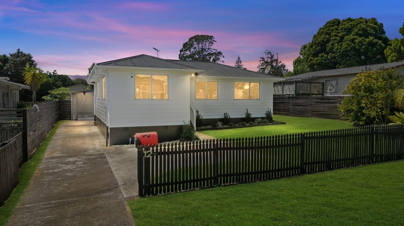 12 Cottrell Place, Clendon Park, Auckland - Carousel 1