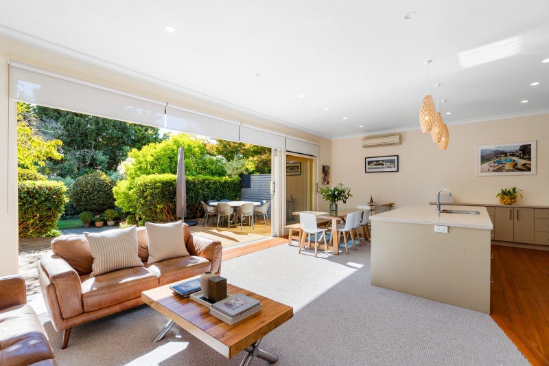 13 Nelson Crescent, Napier South, Napier - Carousel 2