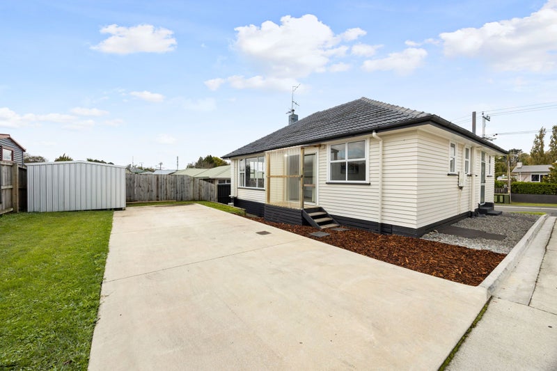 1/10 Pine Avenue, Bader, Hamilton - Carousel 1