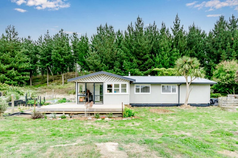 577 Waikawa Beach Road, Levin - Carousel 1