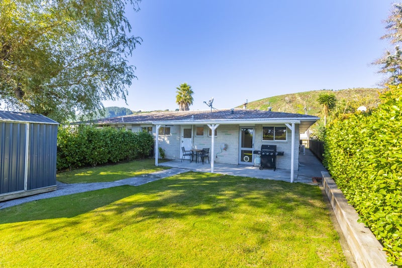 3B Buckley Grove, Paraparaumu - Carousel 1