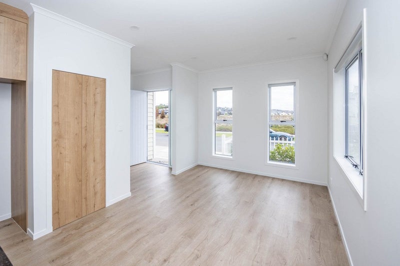 40 McCorquindale Drive, Flagstaff, Hamilton - Carousel 2