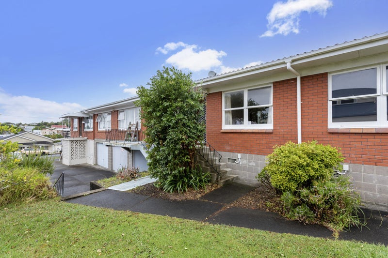 3/8 Counsel Terrace, Mount Albert, Auckland - Carousel 1