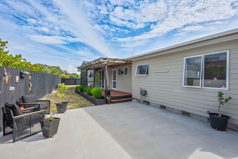 21 Reeves Street, Waikanae Beach, Waikanae - Carousel 2