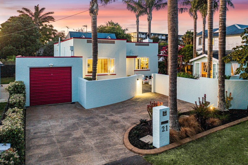 21 Queensway, Three Kings, Auckland - Carousel 1