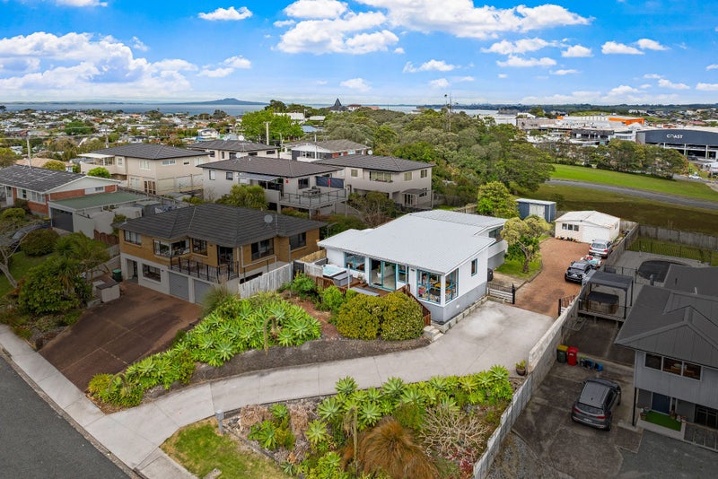 3 Delshaw Avenue, Stanmore Bay, Whangaparaoa - Carousel 1