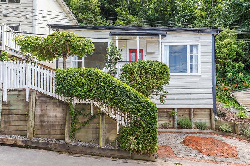 33 Patanga Crescent, Thorndon, Wellington - Carousel 1