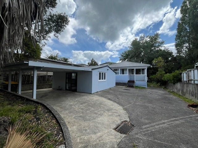 346 Whangaparaoa Road, Stanmore Bay, Whangaparaoa - Carousel 1